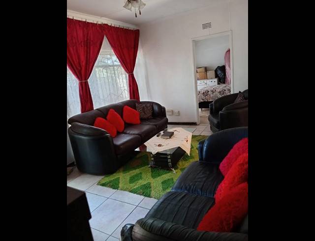 6 BEDROOM HOUSE FOR SALE IN LENASIA EXT 1